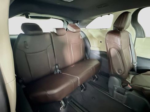 Certified 2023 Toyota Sienna Platinum FWD image 31