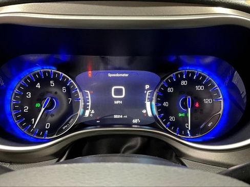 Used 2021 Chrysler Pacifica Touring-L FWD image 13