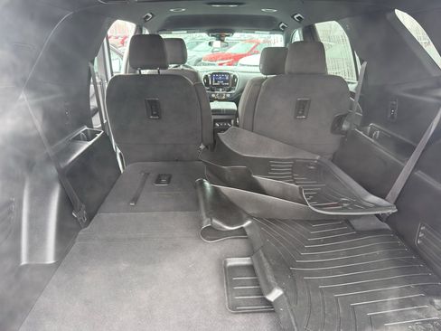 Used 2023 Chevrolet Traverse LT w/ Midnight/Sport Edition image 36