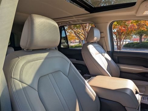 Used 2024 Ford Expedition Limited image 20