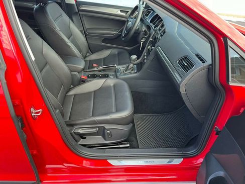 Used 2019 Volkswagen Golf Alltrack SE image 11