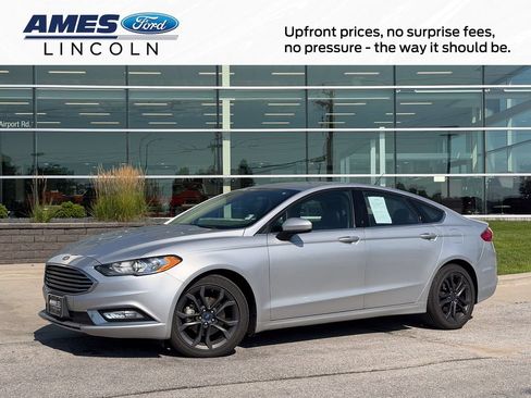 Used 2018 Ford Fusion SE w/ Equipment Group 201A FWD image 1