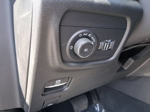 Used 2023 Jeep Grand Cherokee Limited AWD/4WD image 29