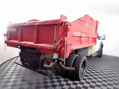 Used 2007 Ford F550 2WD Regular Cab Super Duty image 11