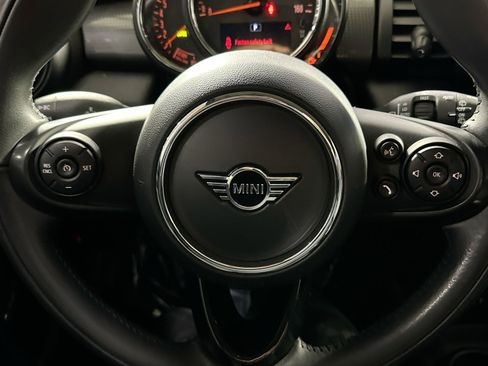 Used 2021 MINI Cooper 4-Door Hardtop image 19