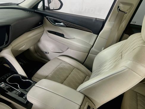 Used 2022 Buick Envision Avenir w/ Technology Package II FWD image 25