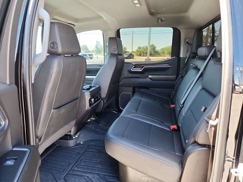 Used 2023 GMC Sierra 1500 SLT AWD/4WD image 9