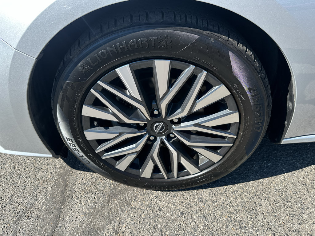 Used 2024 Nissan Altima 2.5 SV FWD image 9