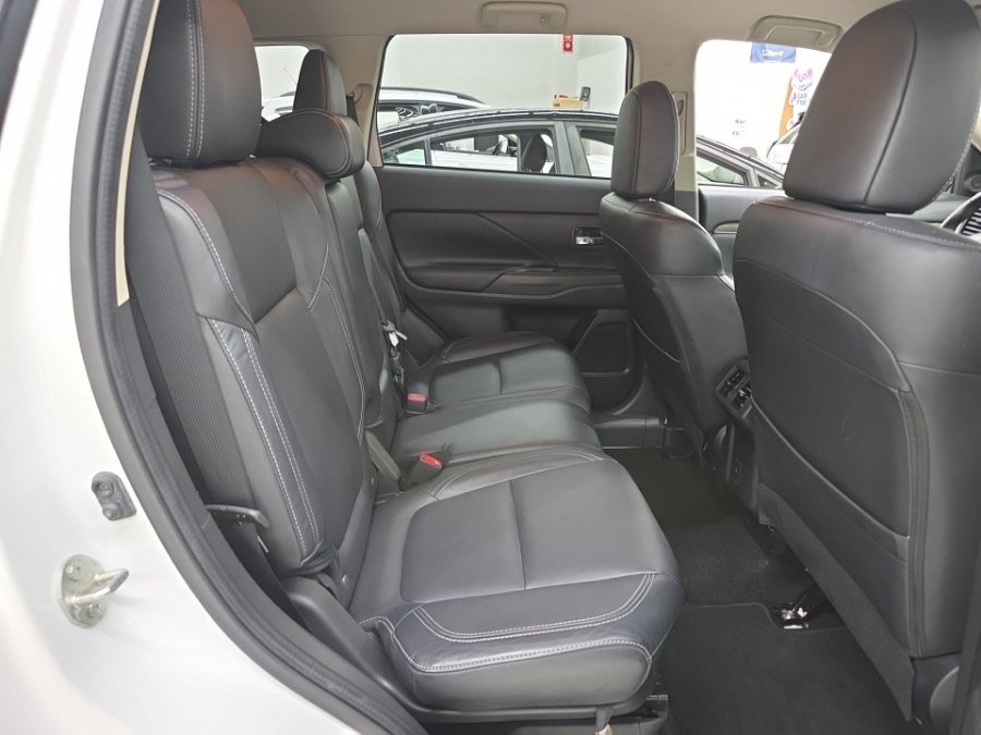Used 2020 Mitsubishi Outlander SEL FWD image 9
