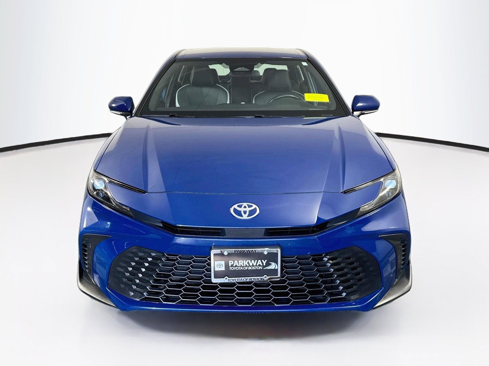 Used 2025 Toyota Camry SE FWD image 2