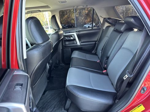 Used 2018 Toyota 4Runner SR5 Premium image 31