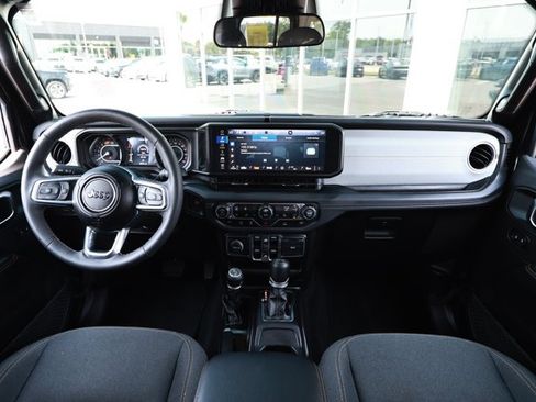 Certified 2025 Jeep Wrangler Unlimited Sahara AWD/4WD image 29