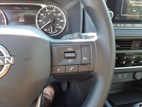 Used 2025 Nissan Rogue S AWD/4WD image 21