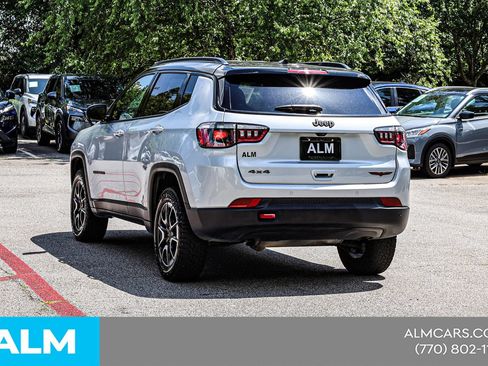 Used 2024 Jeep Compass Trailhawk AWD/4WD image 9