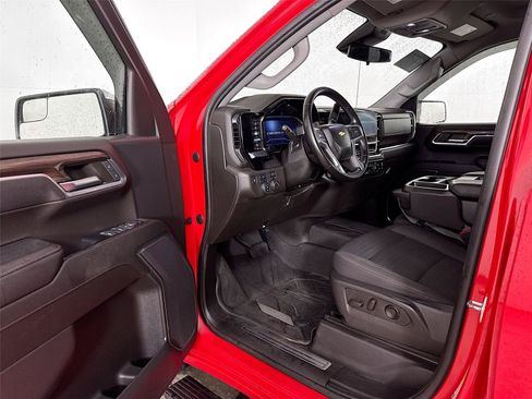 Used 2023 Chevrolet Silverado 1500 LT AWD/4WD image 3