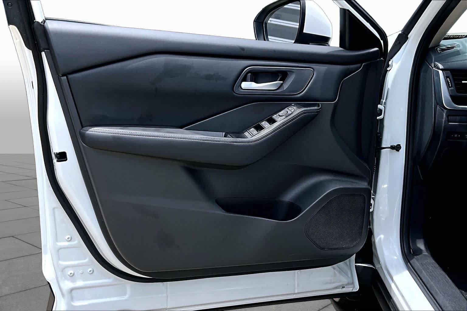Certified 2026 Nissan Rogue SV FWD image 21