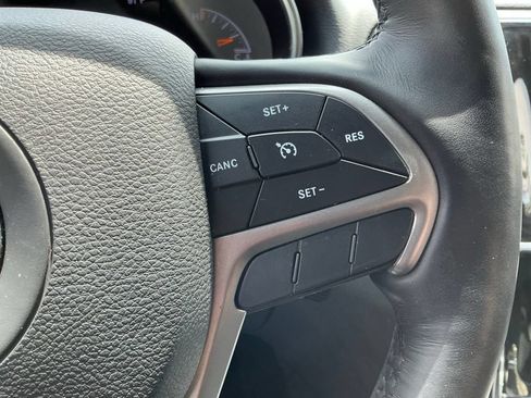 Used 2022 Jeep Grand Cherokee Laredo X RWD image 35