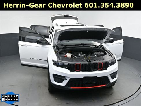 Used 2025 Jeep Grand Cherokee Altitude image 52