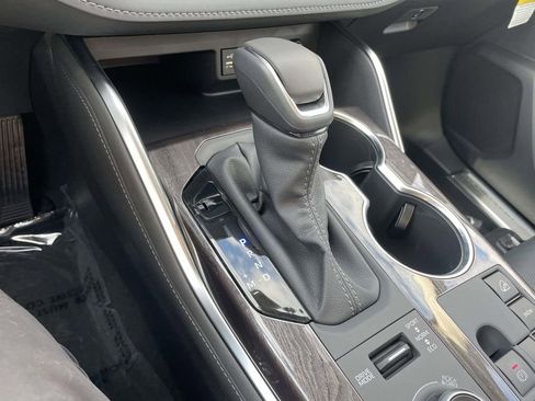 New 2025 Toyota Highlander Platinum image 46
