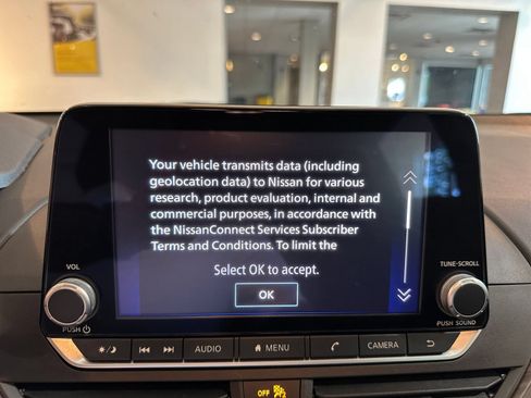 Used 2025 Nissan Altima 2.5 SV FWD image 16
