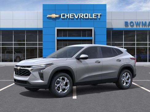 New 2026 Chevrolet Trax LS w/ LS Convenience Package FWD image 2