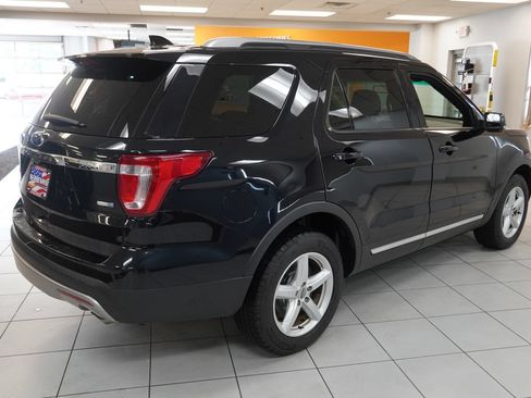 Used 2017 Ford Explorer XLT w/ Equipment Group 202A AWD/4WD image 13