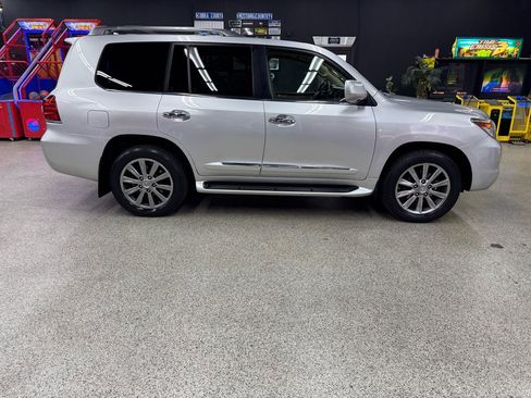 Used 2010 Lexus LX 570 4WD image 6