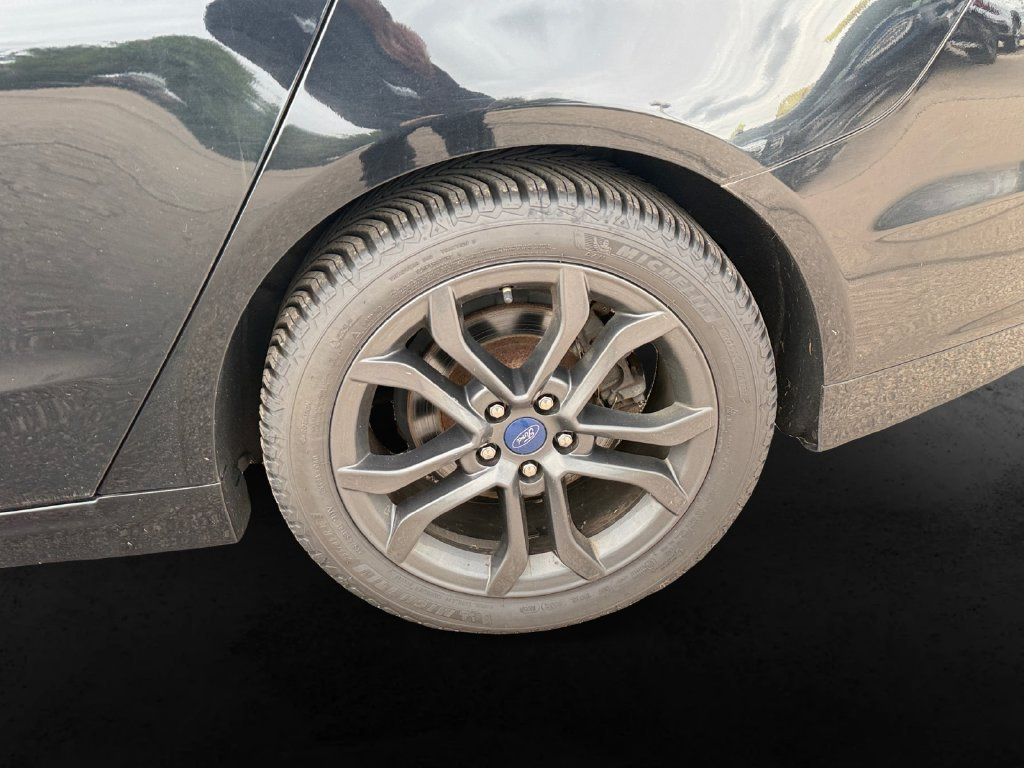 Used 2018 Ford Fusion SE w/ Equipment Group 201A FWD image 11