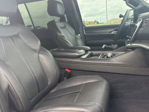 Used 2024 Jeep Wagoneer Series II w/ Flexible Seating Group RWD image 17