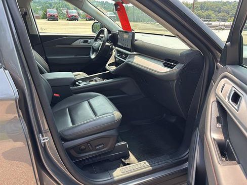 Certified 2025 Ford Explorer Active w/ Active Comfort Package AWD/4WD image 20