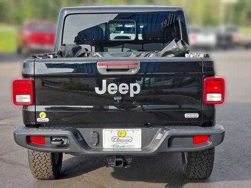 Used 2020 Jeep Gladiator Overland AWD/4WD image 7