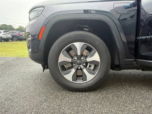 Used 2022 Jeep Grand Cherokee Limited 4xe w/ Luxury Tech Group II AWD/4WD image 26