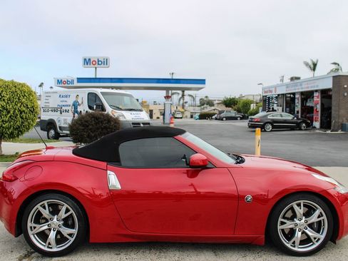 Used 2010 Nissan 370Z Touring w/ Sport Pkg RWD image 7