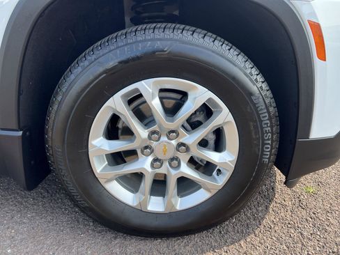Used 2023 Chevrolet Traverse LS w/ Safety Package AWD/4WD image 9