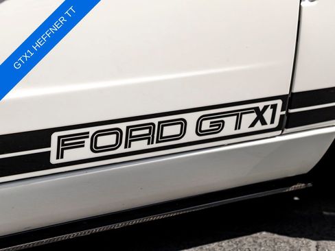 Used 2005 Ford GT RWD image 14