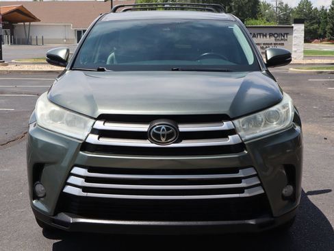 Used 2017 Toyota Highlander Plus w/ Carpet Mat Package AWD/4WD image 12