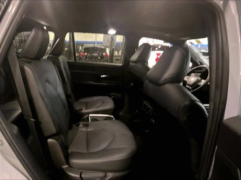 Used 2026 Toyota Grand Highlander AWD Hybrid image 16