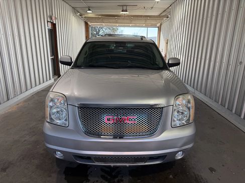 Used 2010 GMC Yukon Denali RWD image 3
