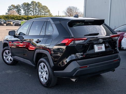 Certified 2022 Toyota RAV4 LE image 3