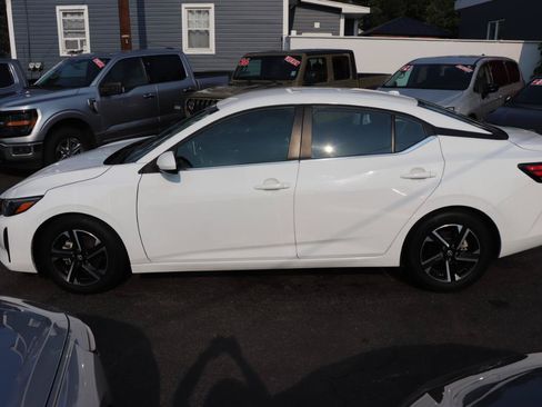 Used 2024 Nissan Sentra SV FWD image 2