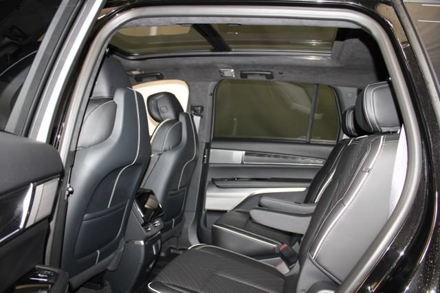 Certified 2026 Cadillac Vistiq Platinum w/ LPO, Floor Liner Package AWD/4WD image 10
