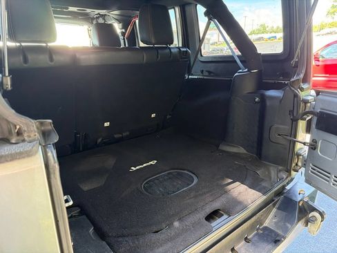 Used 2015 Jeep Wrangler Unlimited Sahara w/ Connectivity Group AWD/4WD image 11