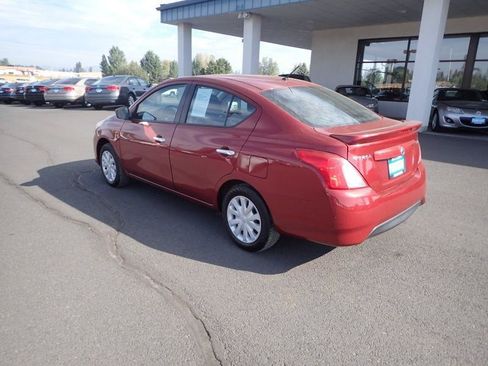 Used 2019 Nissan Versa SV FWD image 3