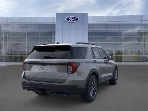 New 2026 Ford Explorer ST-Line w/ ST-Line Street Pack image 8