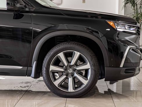 Used 2025 Honda Pilot Elite image 10