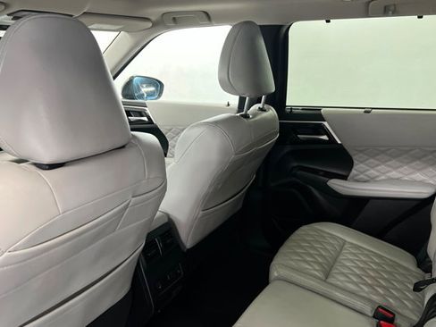 Used 2024 Mitsubishi Outlander 4WD Plug-In Hybrid image 19