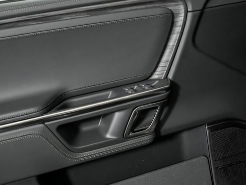 Used 2022 Rivian R1T Adventure image 15