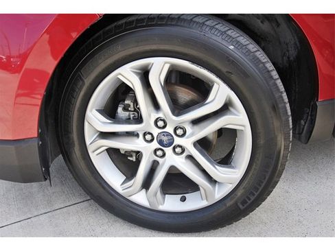 Used 2018 Ford Edge Titanium w/ Technology Package image 30