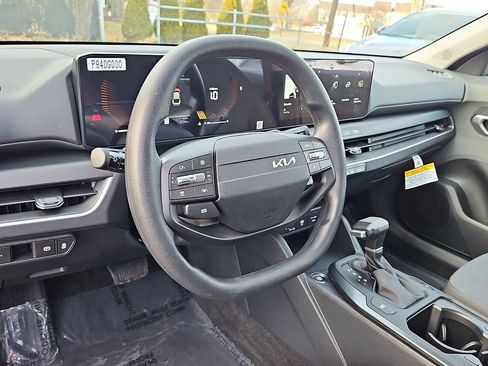 Certified 2025 Kia K4 LXS image 26
