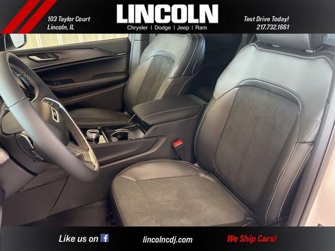 New 2025 Jeep Grand Cherokee Altitude image 26